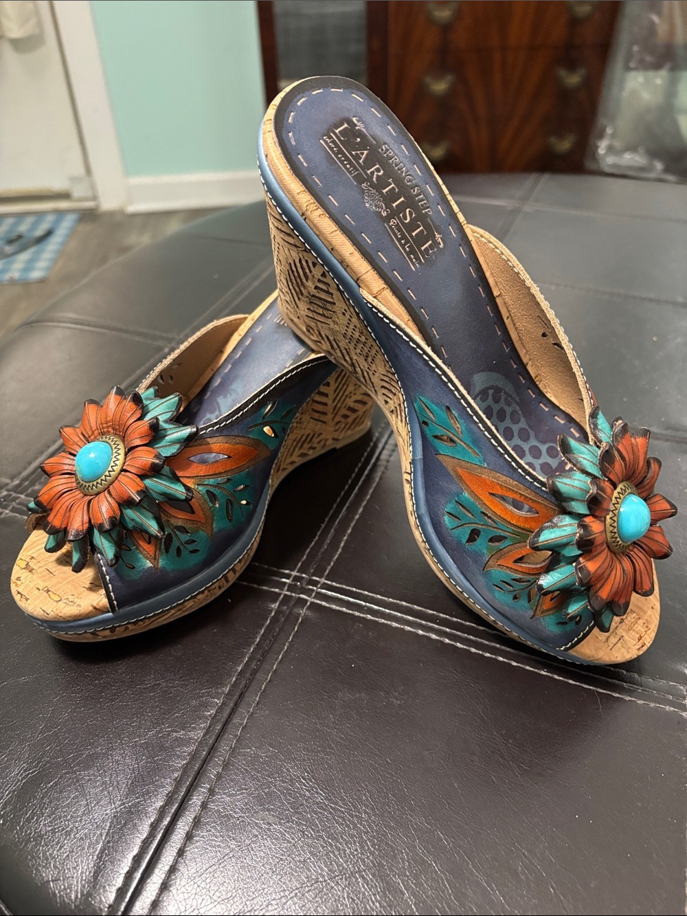 L’Artiste wedge spring step bloom blum